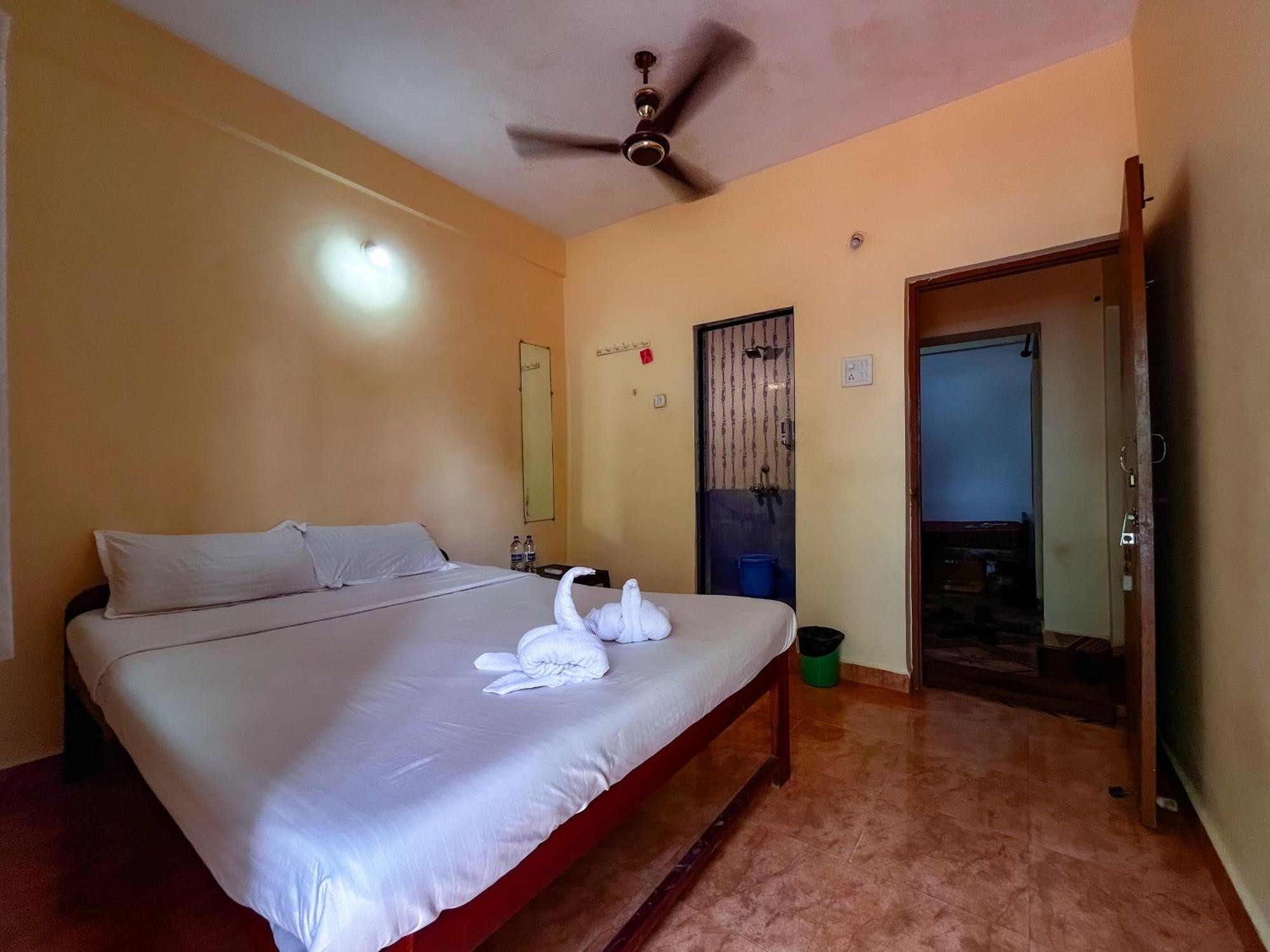 12 Monks - Beachside Hostel Arambol Exterior foto