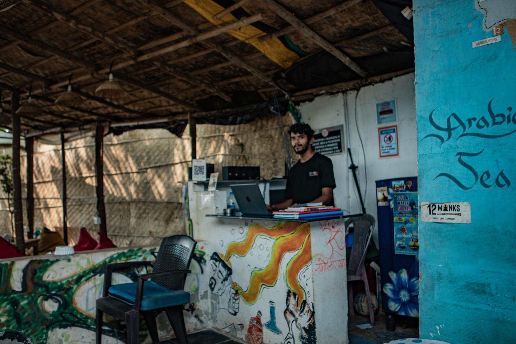 12 Monks - Beachside Hostel Arambol Exterior foto